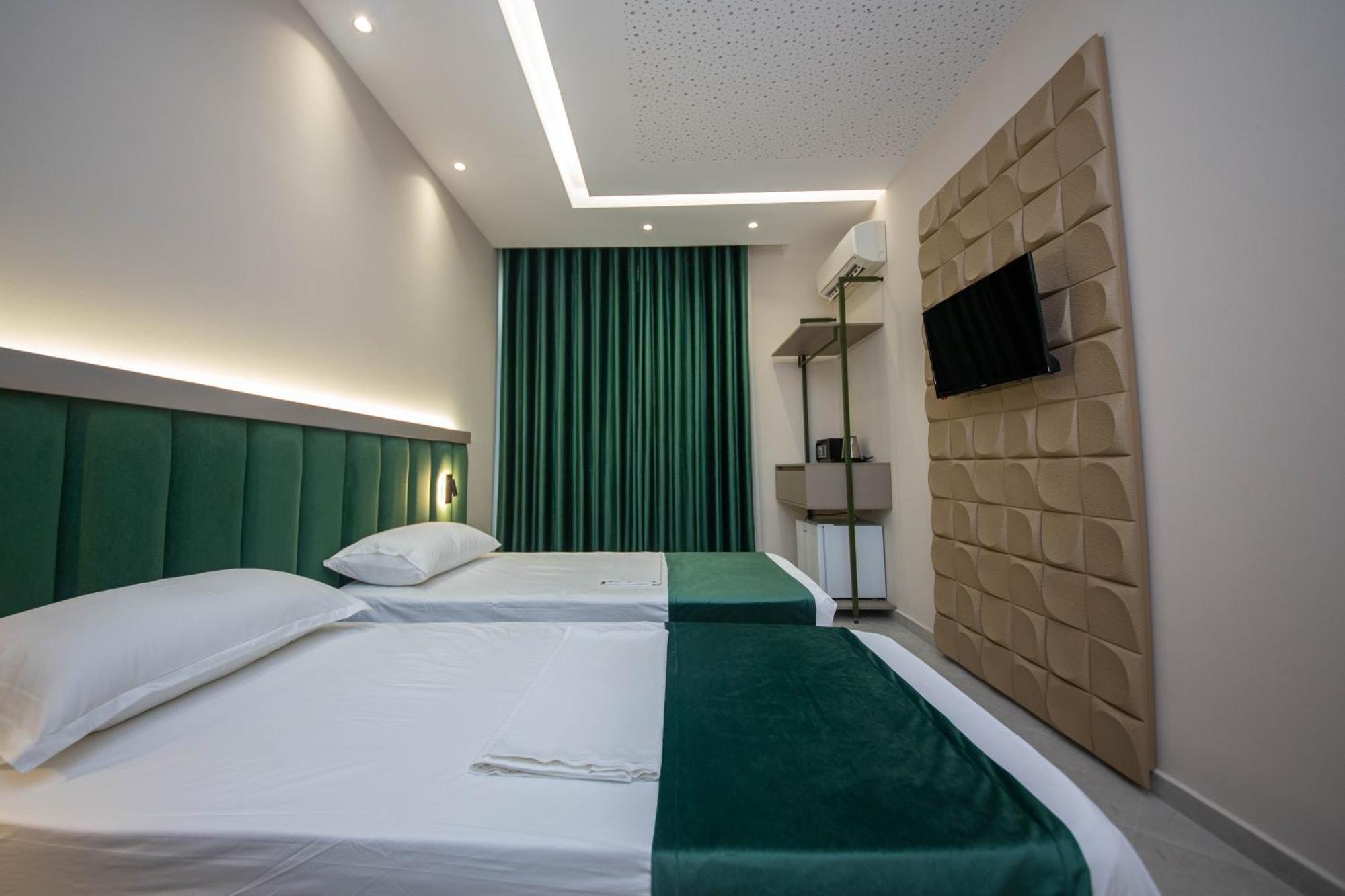 Hotel Royal Radhimë المظهر الخارجي الصورة