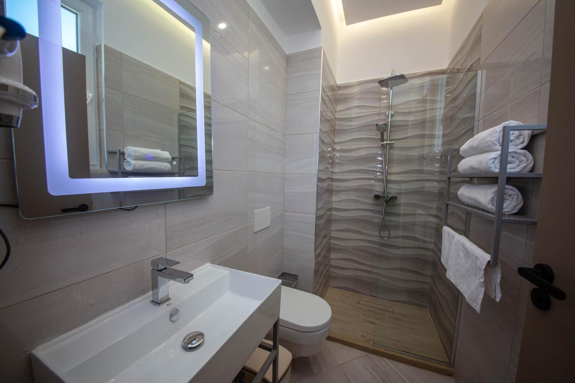 Hotel Royal Radhimë المظهر الخارجي الصورة