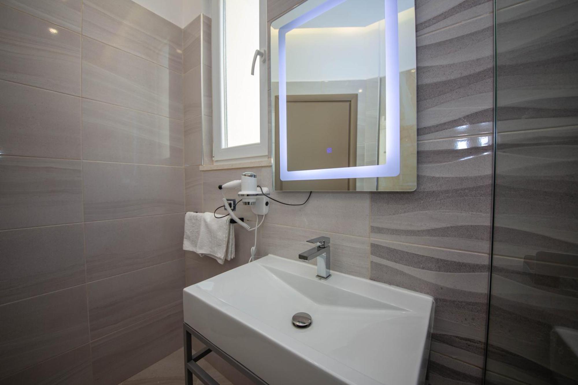 Hotel Royal Radhimë المظهر الخارجي الصورة